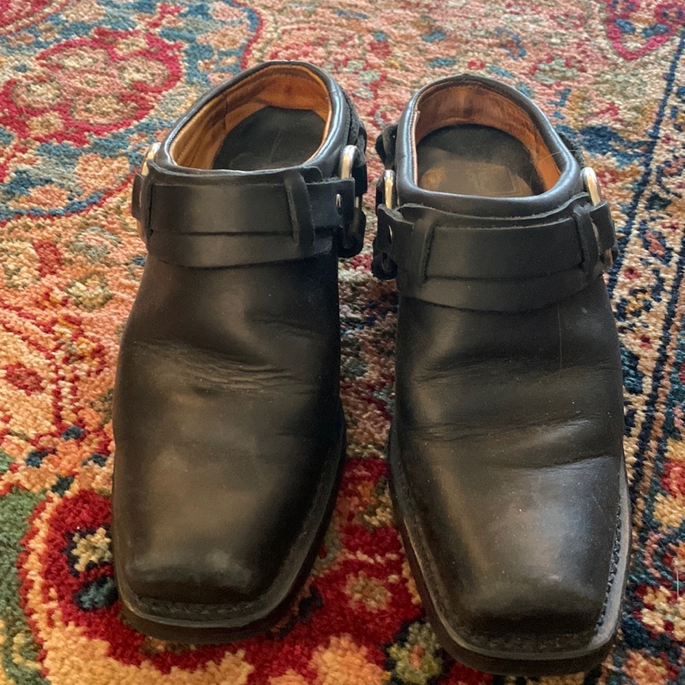 Women’s Frye shoe slide